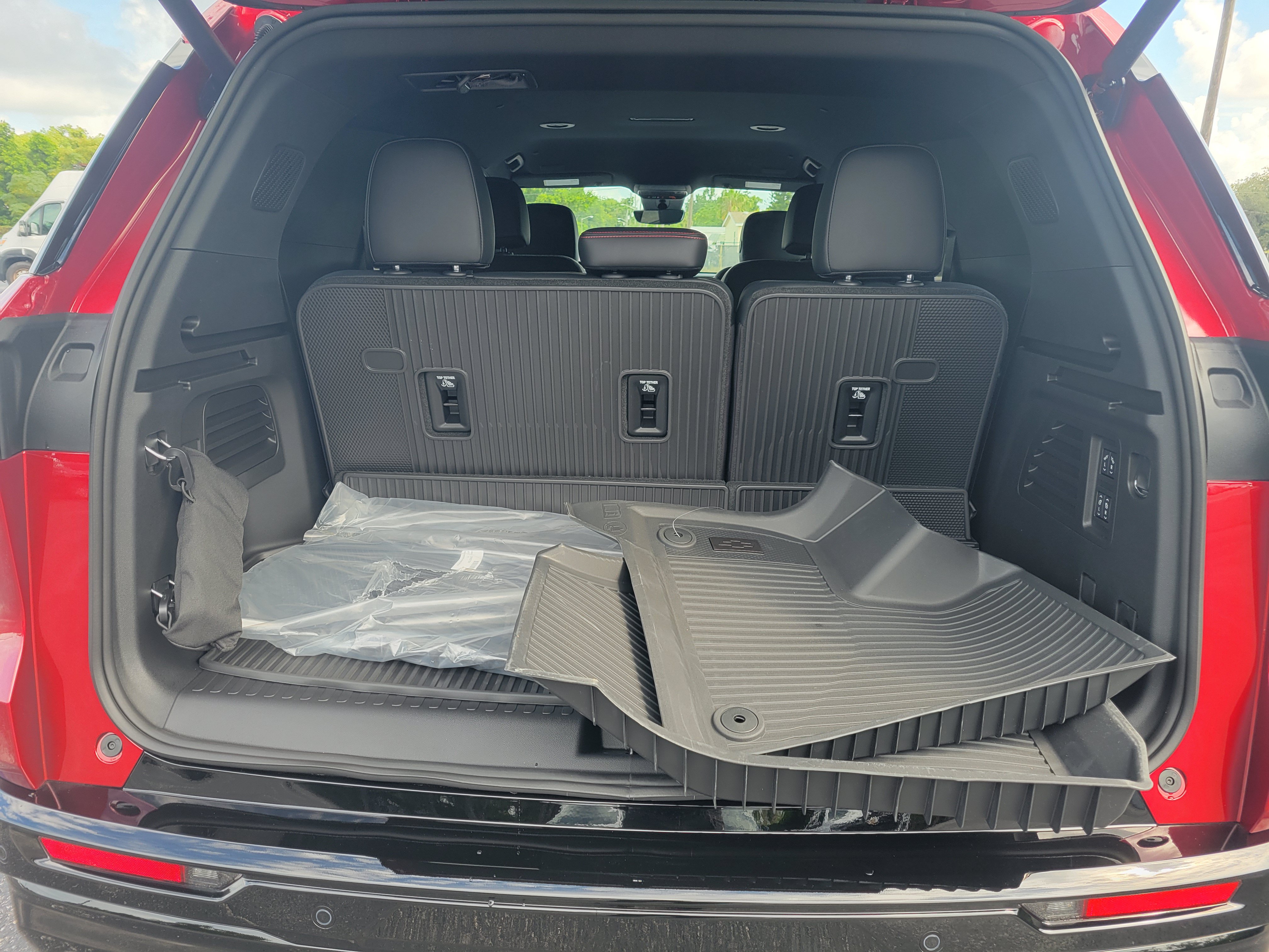 New 2027 Chevrolet Traverse RS w/ LPO, Floor Liner Package FWD image 7