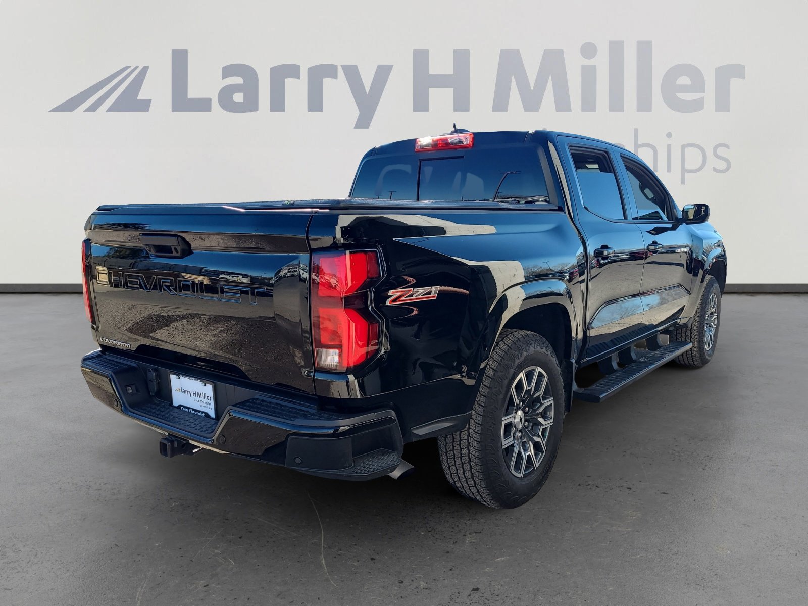 Used 2025 Chevrolet Colorado Z71 w/ Z71 Convenience Package 2 image 5