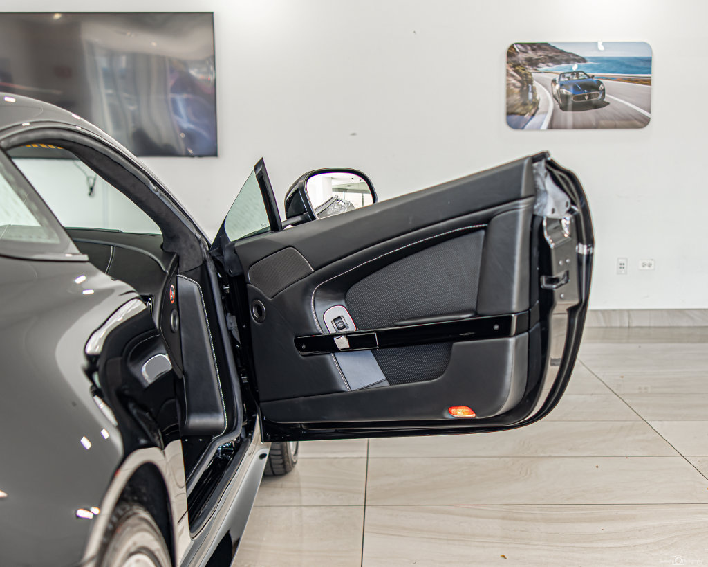 Used 2015 Aston Martin V8 Vantage GT RWD image 38