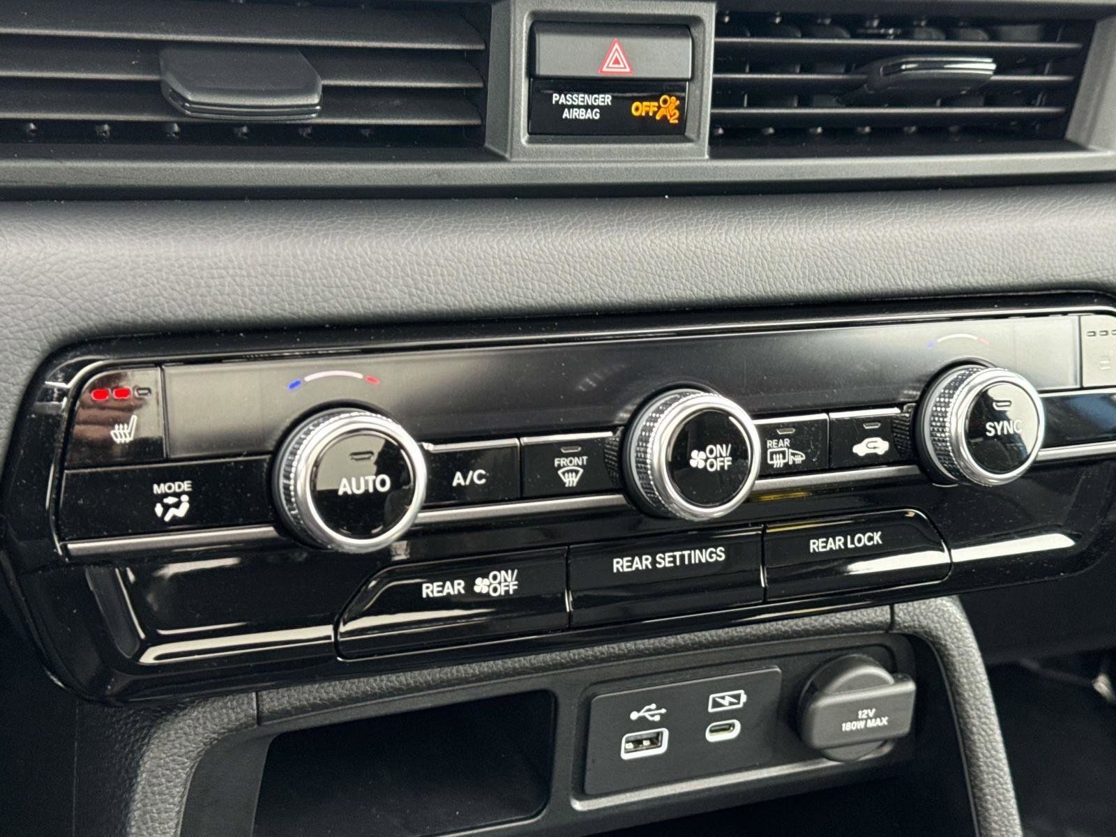 Used 2025 Honda Pilot TrailSport image 5