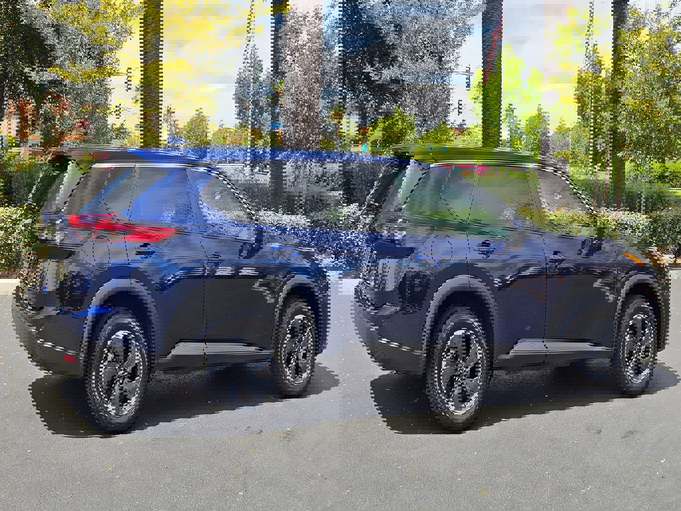 Used 2025 Nissan Rogue SV image 9