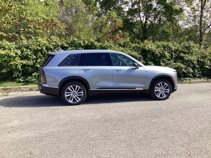 New 2026 Cadillac Vistiq Luxury w/ LPO, Floor Liner Package image 8