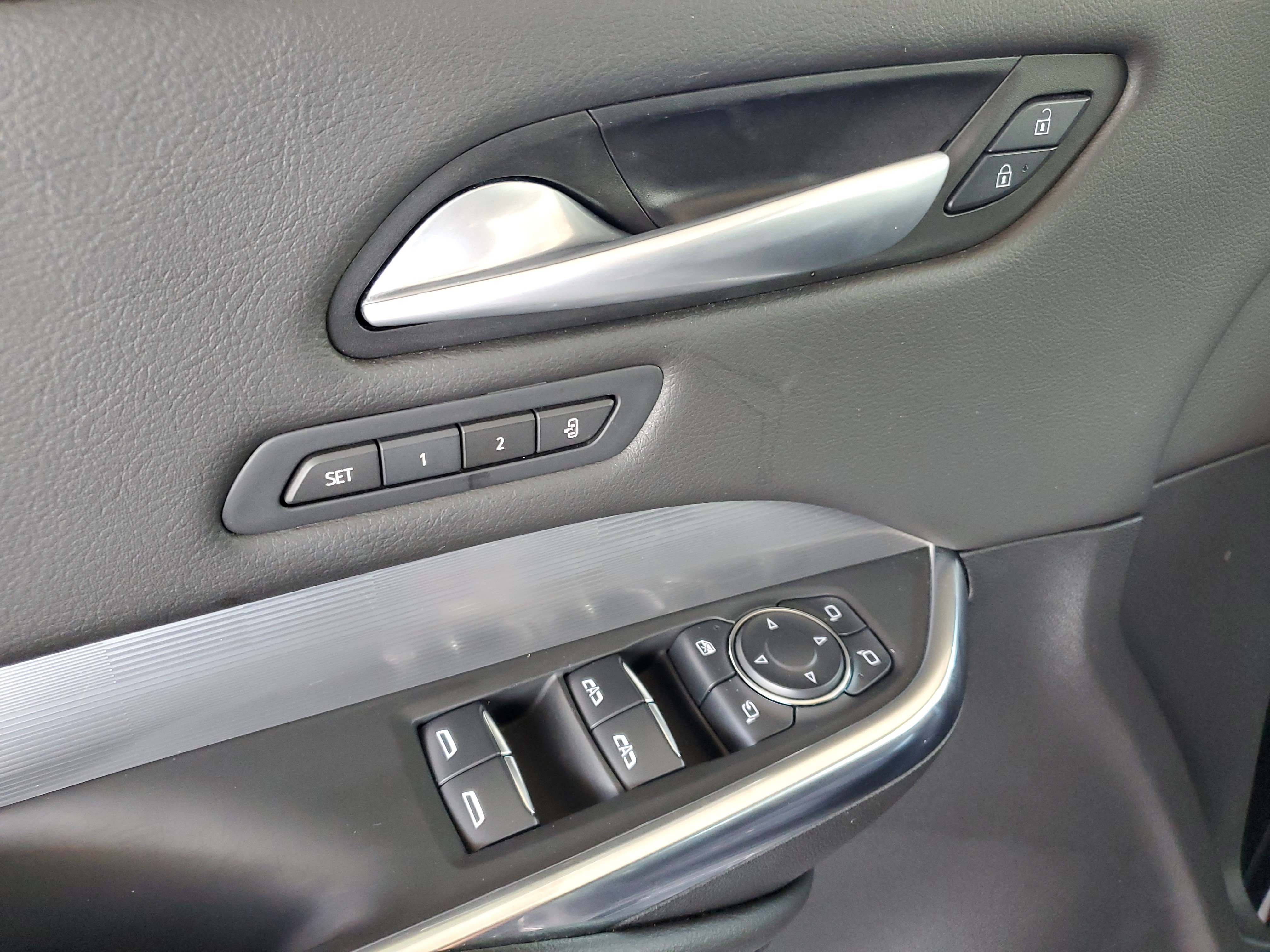 Used 2025 Cadillac XT4 Premium Luxury FWD image 16