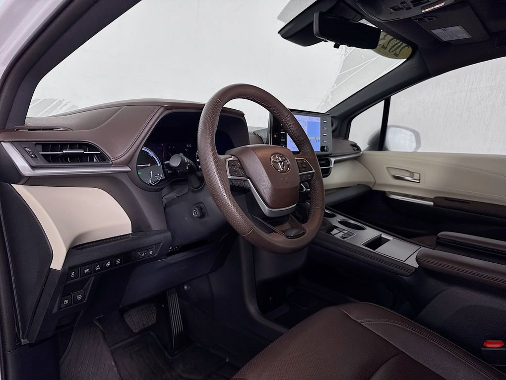 Used 2023 Toyota Sienna Platinum image 12