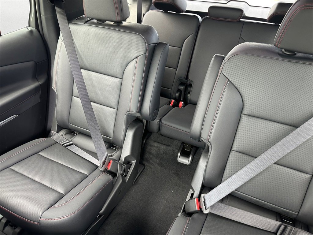 Used 2025 Chevrolet Traverse Z71 w/ Enhanced Driving Package image 11