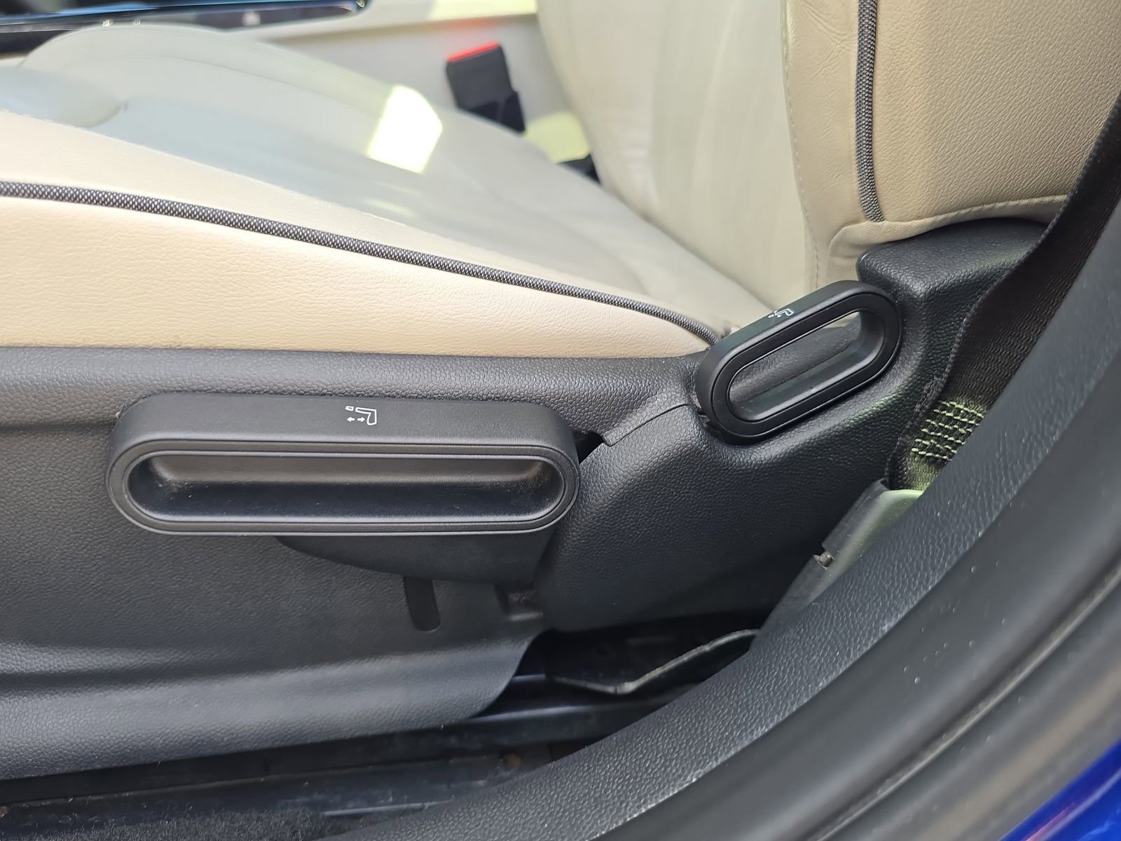 Used 2019 MINI Cooper Clubman S w/ Starlight Blue Edition image 16