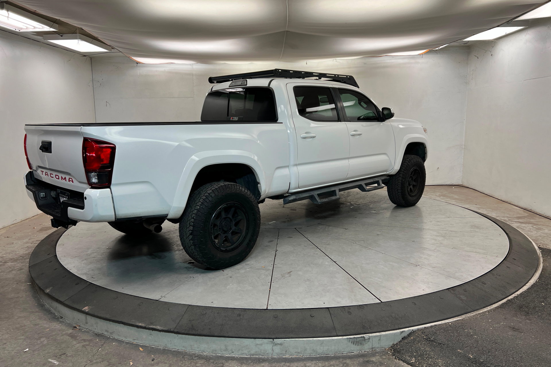 Used 2019 Toyota Tacoma TRD Sport w/ TRD Premium Sport Package image 6