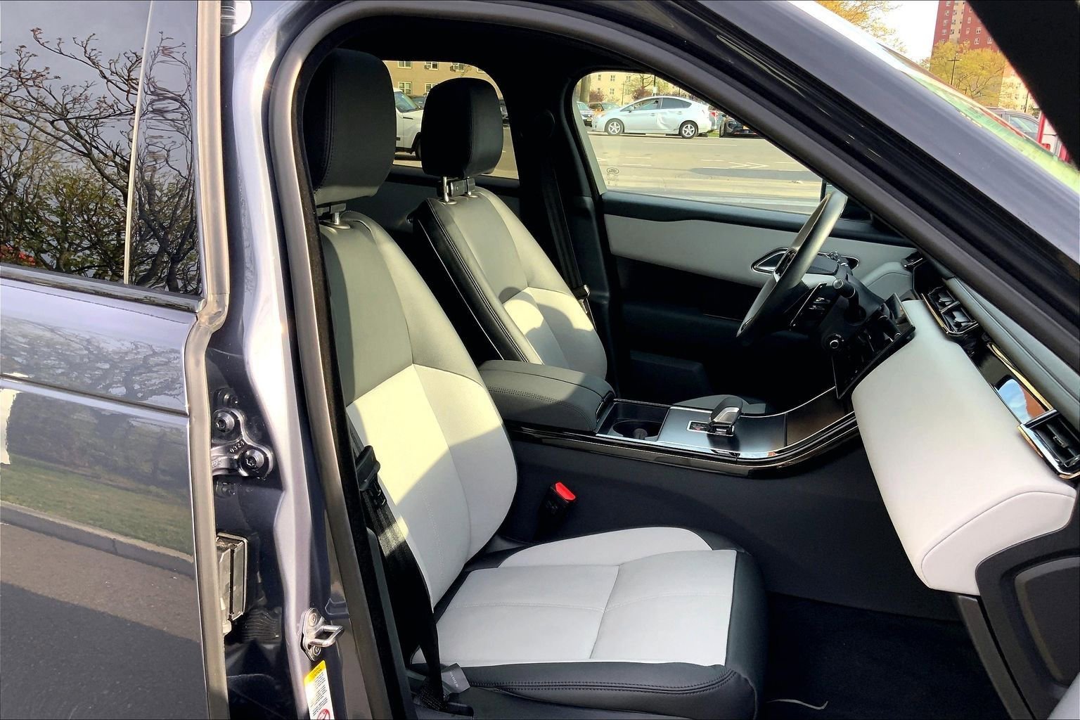 Used 2026 Land Rover Range Rover Velar Dynamic SE AWD/4WD image 8