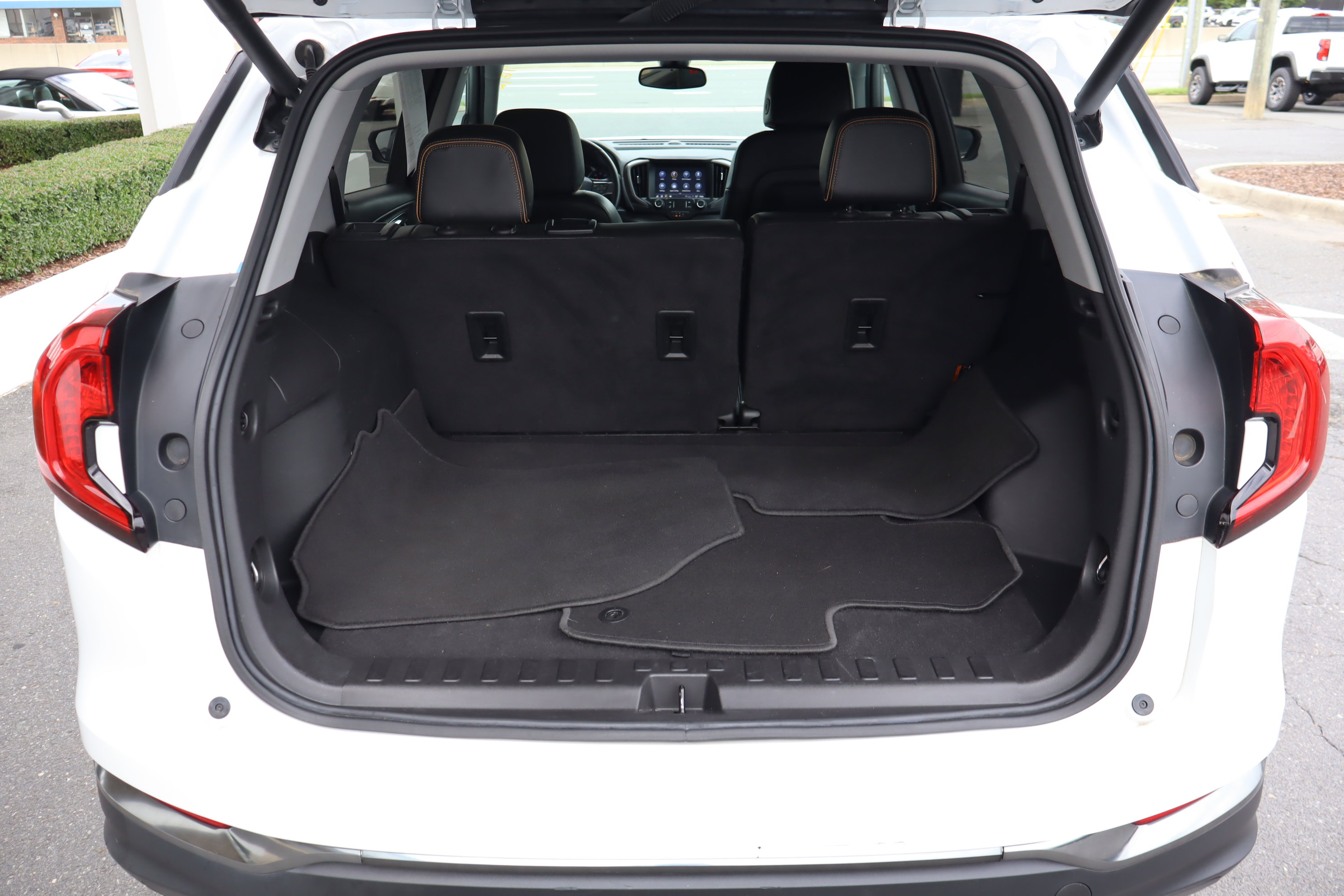 Certified 2023 GMC Terrain AT4 image 33