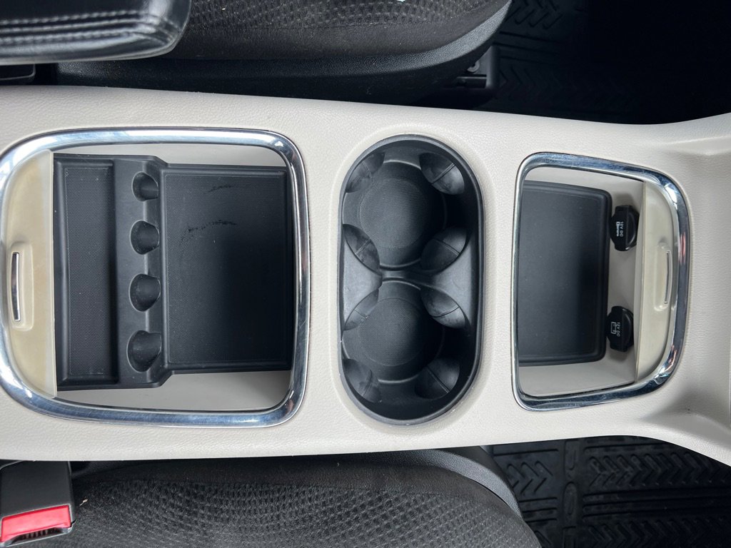 Used 2016 Dodge Grand Caravan SXT w/ UConnect Hands-Free Group image 33