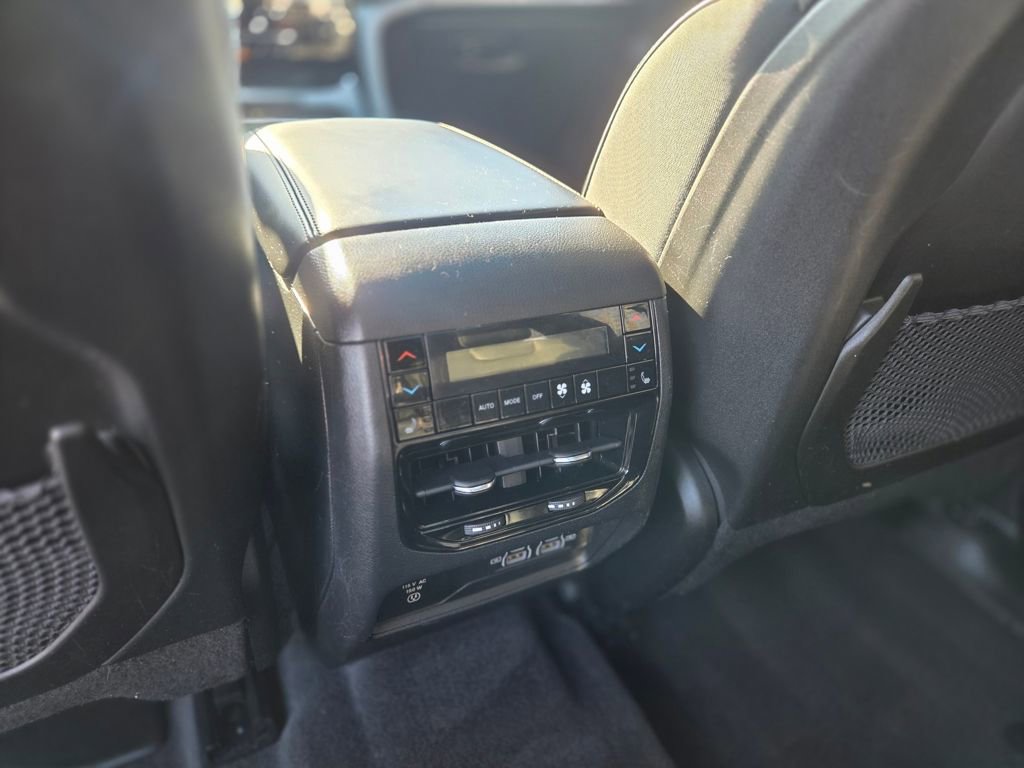 Used 2022 Jeep Grand Cherokee L Summit w/ Luxury Tech Group V AWD/4WD image 22