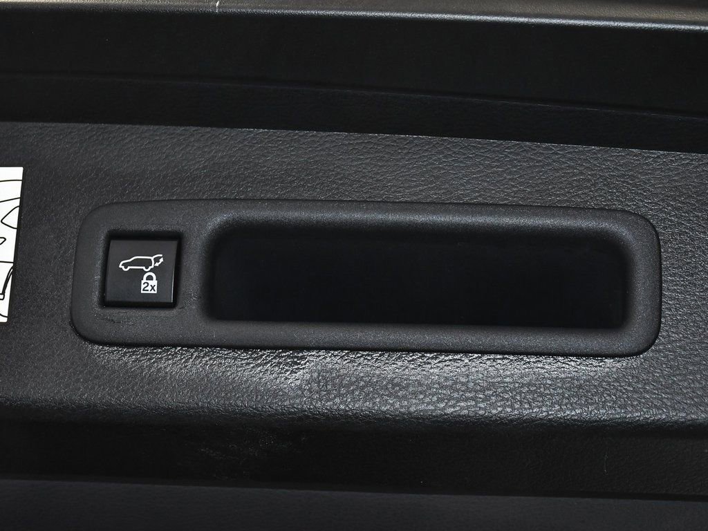 Used 2023 Toyota Sienna Limited image 70