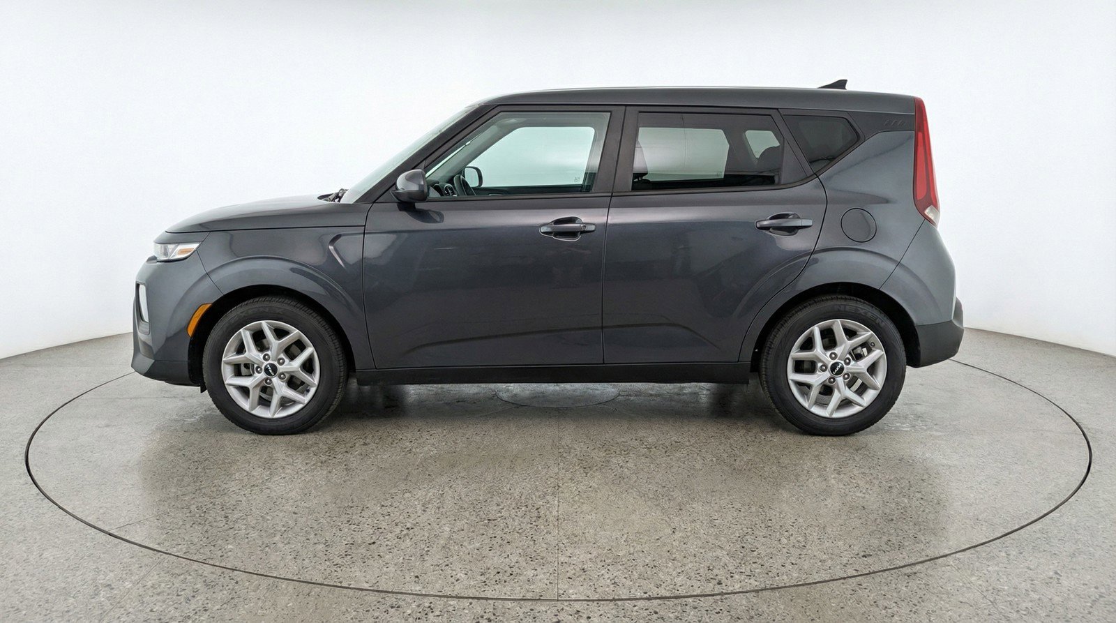 Used 2025 Kia Soul LX w/ LX Technology Package image 5