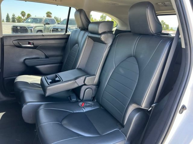 Used 2023 Toyota Highlander XLE FWD image 19