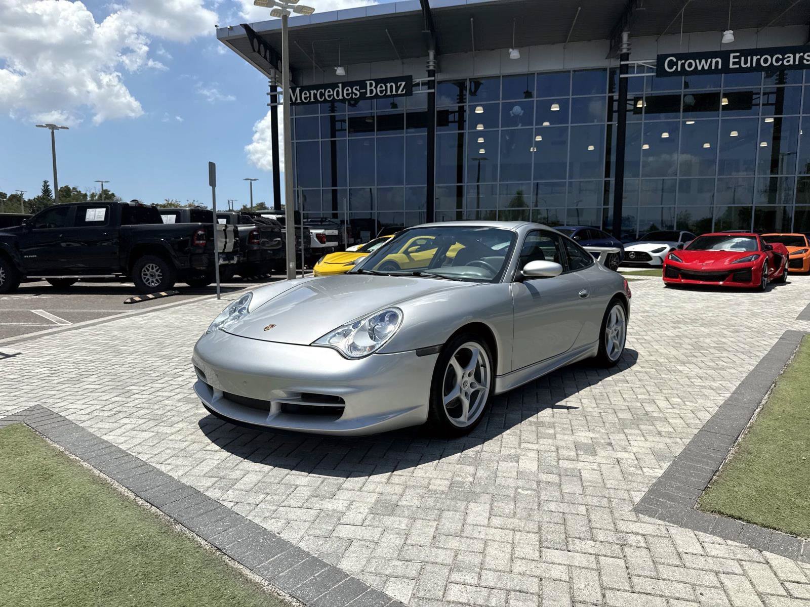 Used 2004 Porsche 911 Carrera RWD image 2