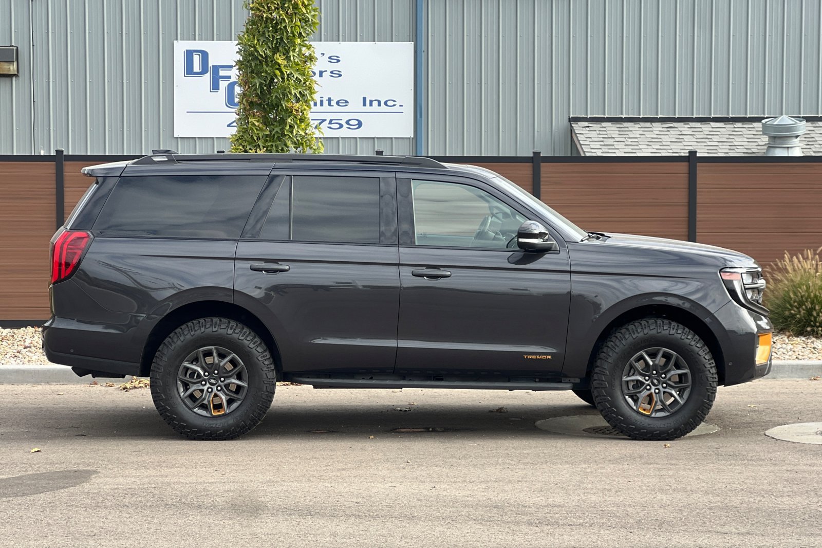 Used 2025 Ford Expedition Tremor AWD/4WD image 3