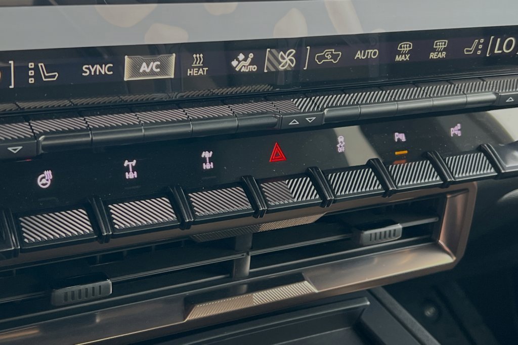 New 2025 GMC Hummer EV 2X w/ Extreme Off-Road Package image 17