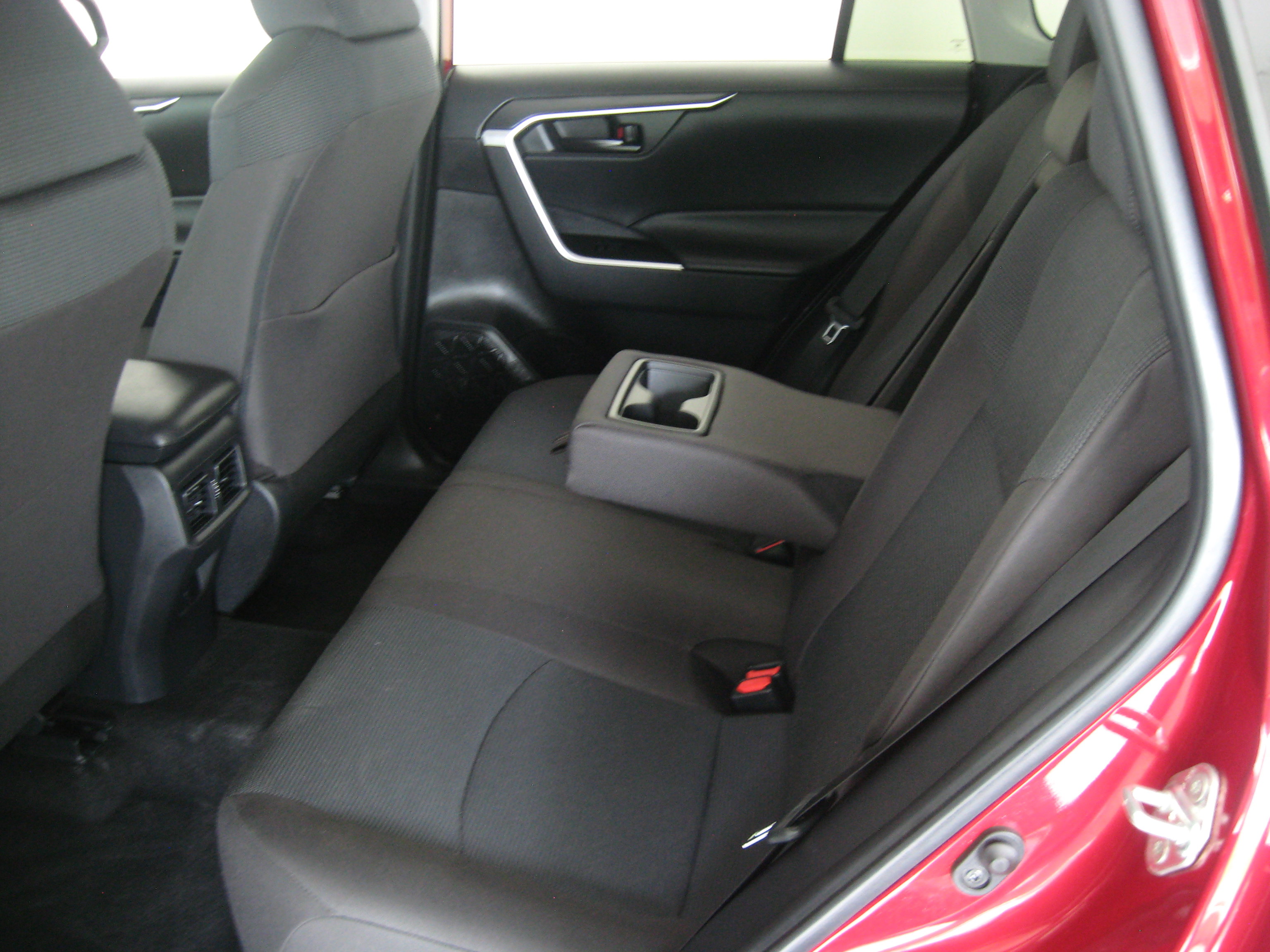 Used 2023 Toyota RAV4 LE image 8