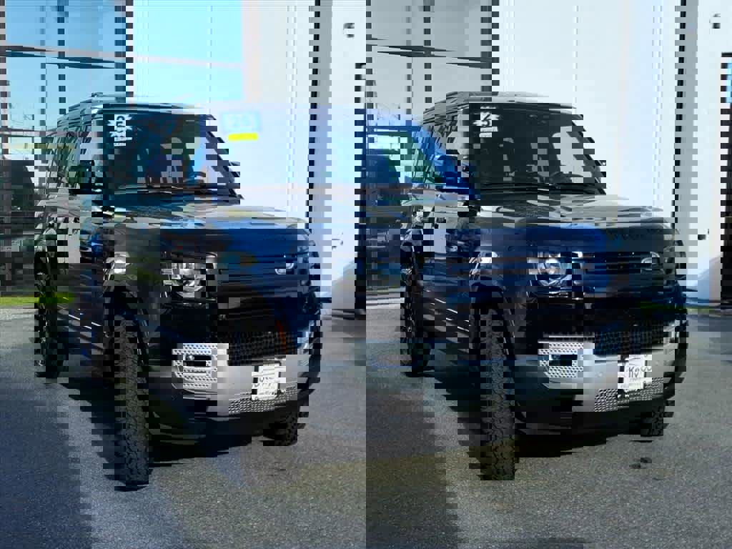 Used 2025 Land Rover Defender 110 S image 3