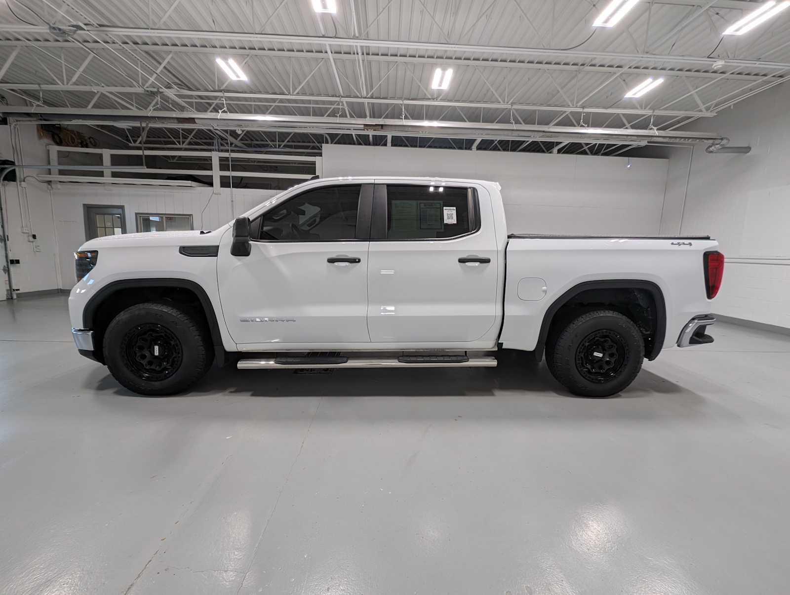Used 2022 GMC Sierra 1500 Pro w/ Pro Value Package AWD/4WD image 12