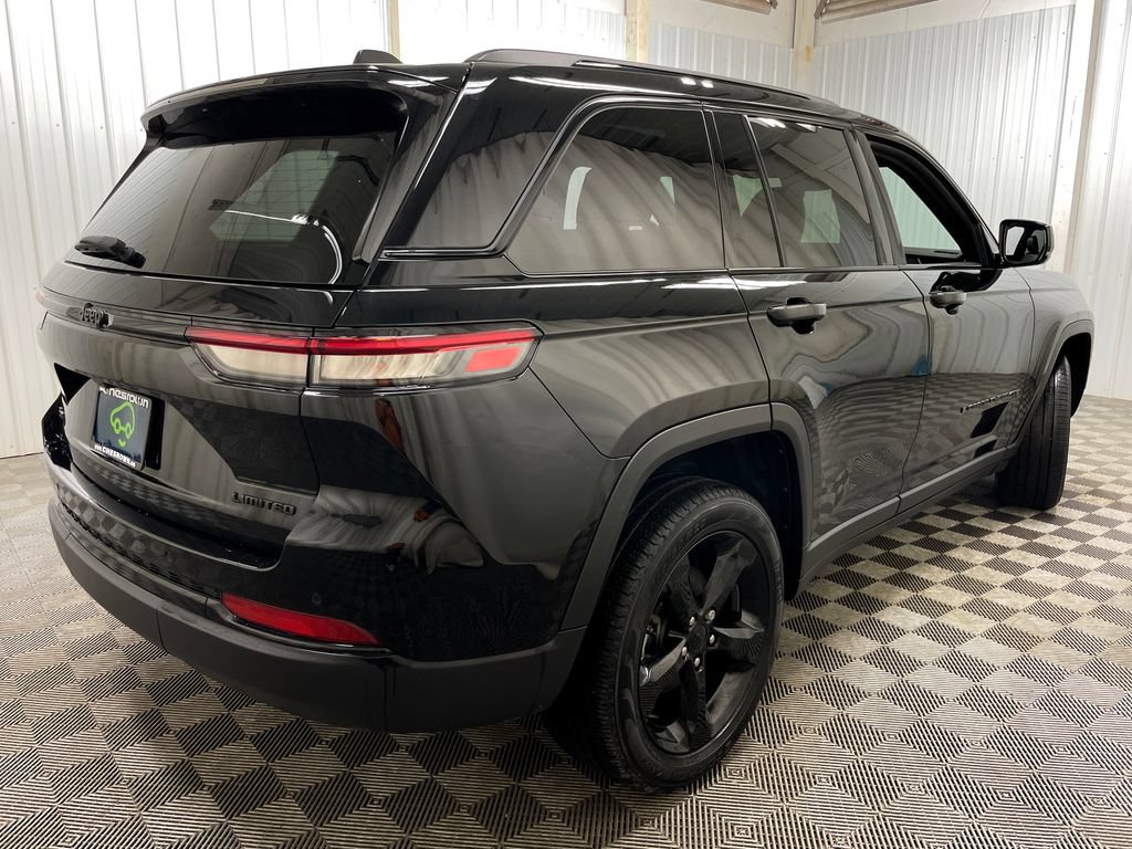 Used 2025 Jeep Grand Cherokee Limited w/ Black Appearance Package AWD/4WD image 23