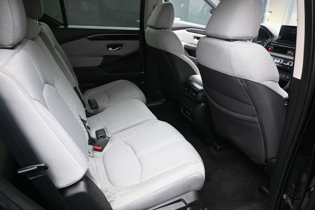 Used 2023 Honda Pilot LX image 18