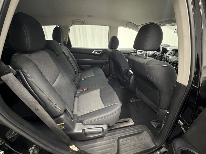 Used 2019 Nissan Pathfinder S AWD/4WD image 14