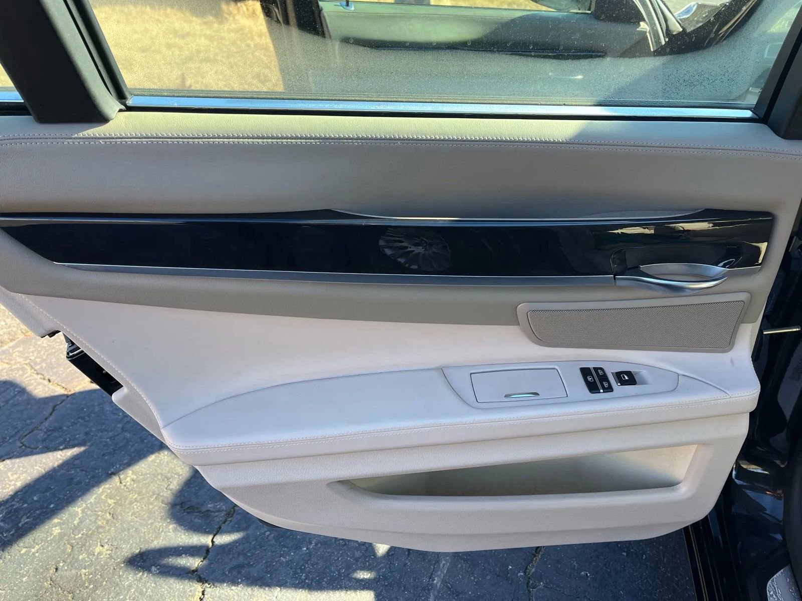 Used 2009 BMW 750i image 13