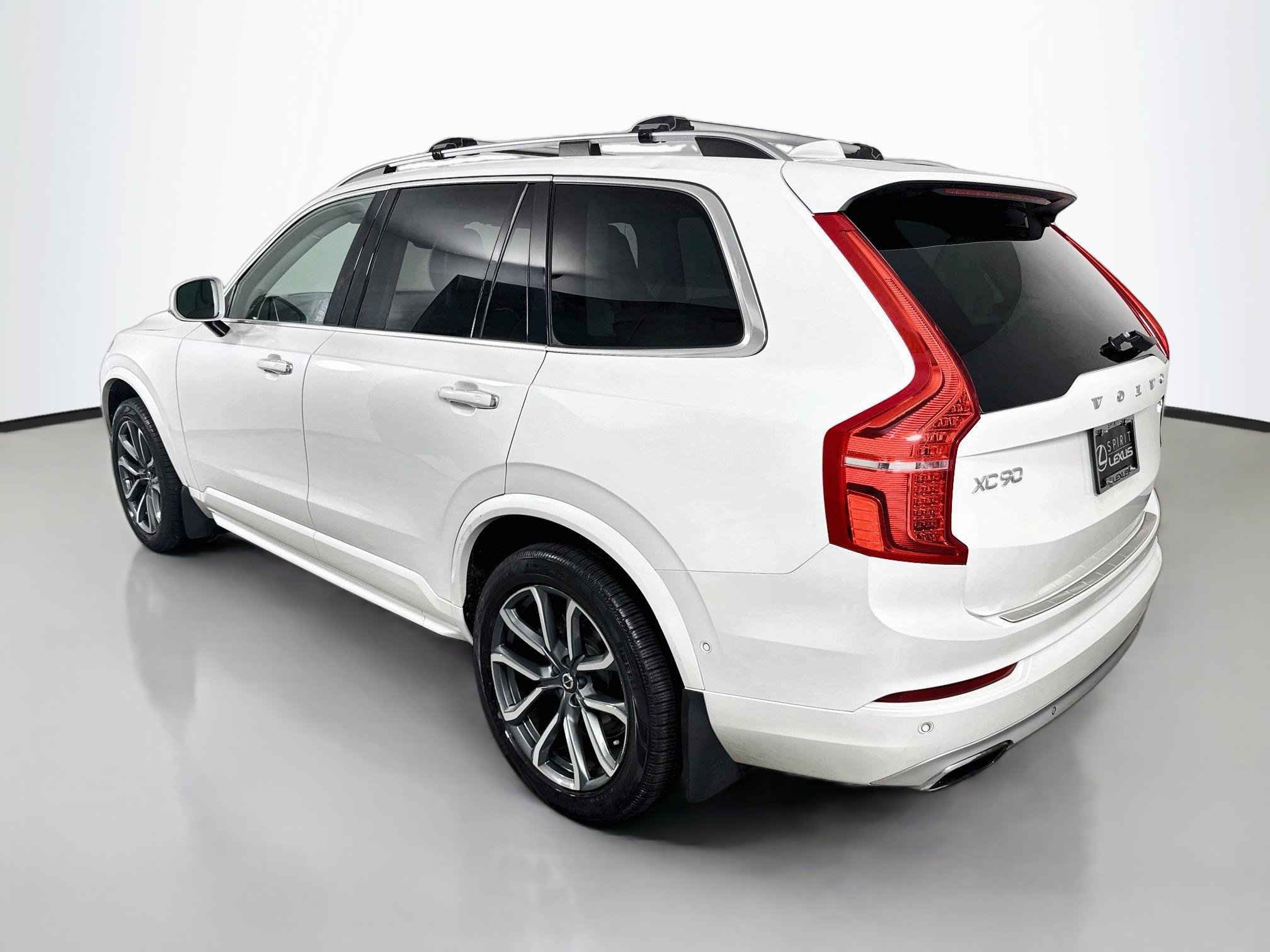 Used 2018 Volvo XC90 T6 Momentum w/ Convenience Package AWD/4WD image 5
