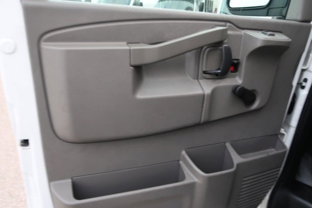 Used 2017 GMC Savana 3500 Savana 12ft Box Van image 9