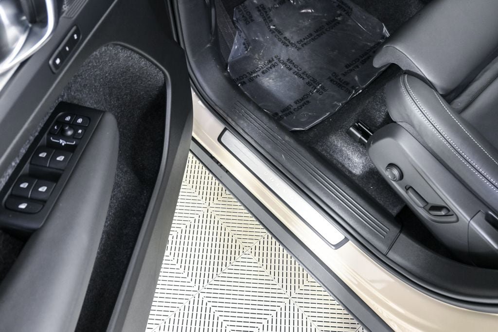 New 2026 Volvo XC40 B4 Plus w/ Protection Package Premier FWD image 7