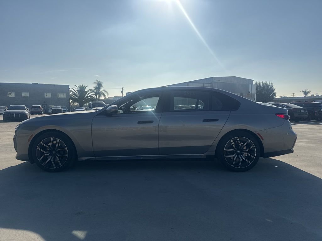 Used 2025 BMW 740i image 8