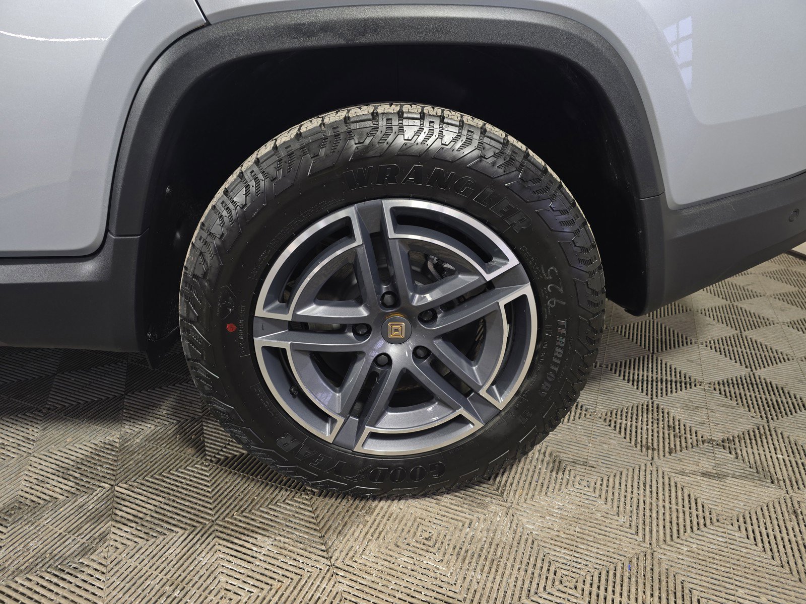 Used 2025 Rivian R1T Adventure AWD/4WD image 10