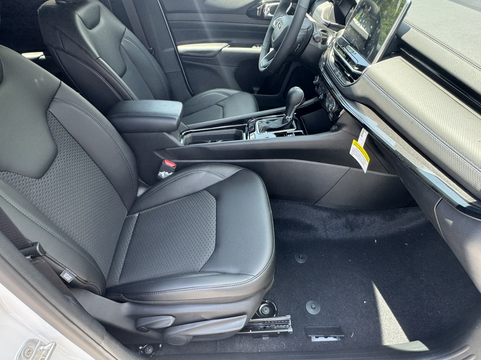 New 2026 Jeep Compass Latitude AWD/4WD image 14
