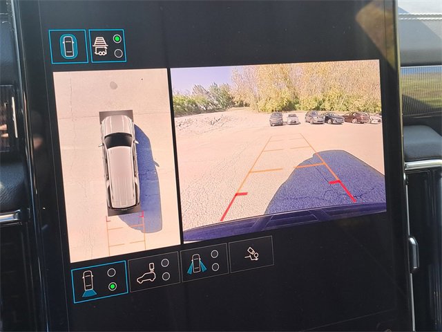 Used 2025 GMC Yukon XL Elevation image 14