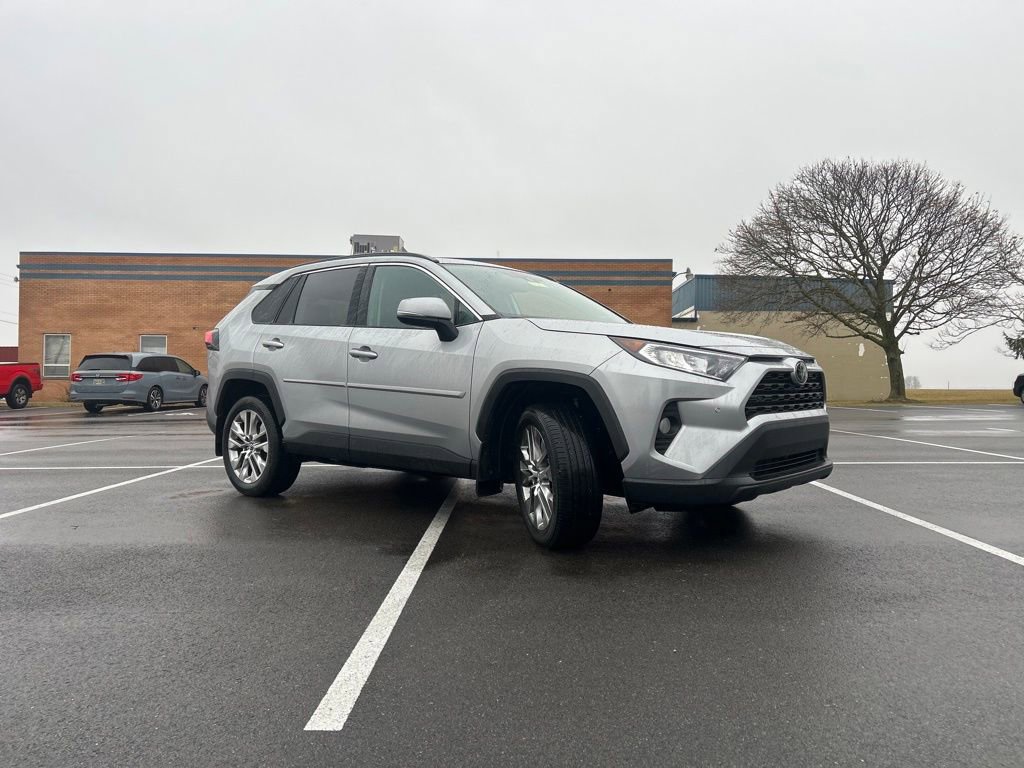 Used 2021 Toyota RAV4 XLE Premium image 13