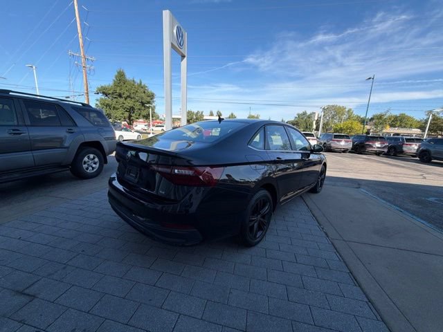 Used 2023 Volkswagen Jetta SE w/ Panoramic Sunroof Package FWD image 18