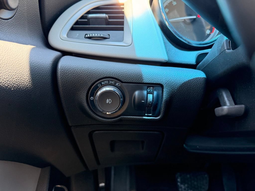 Used 2012 Buick Verano FWD image 24