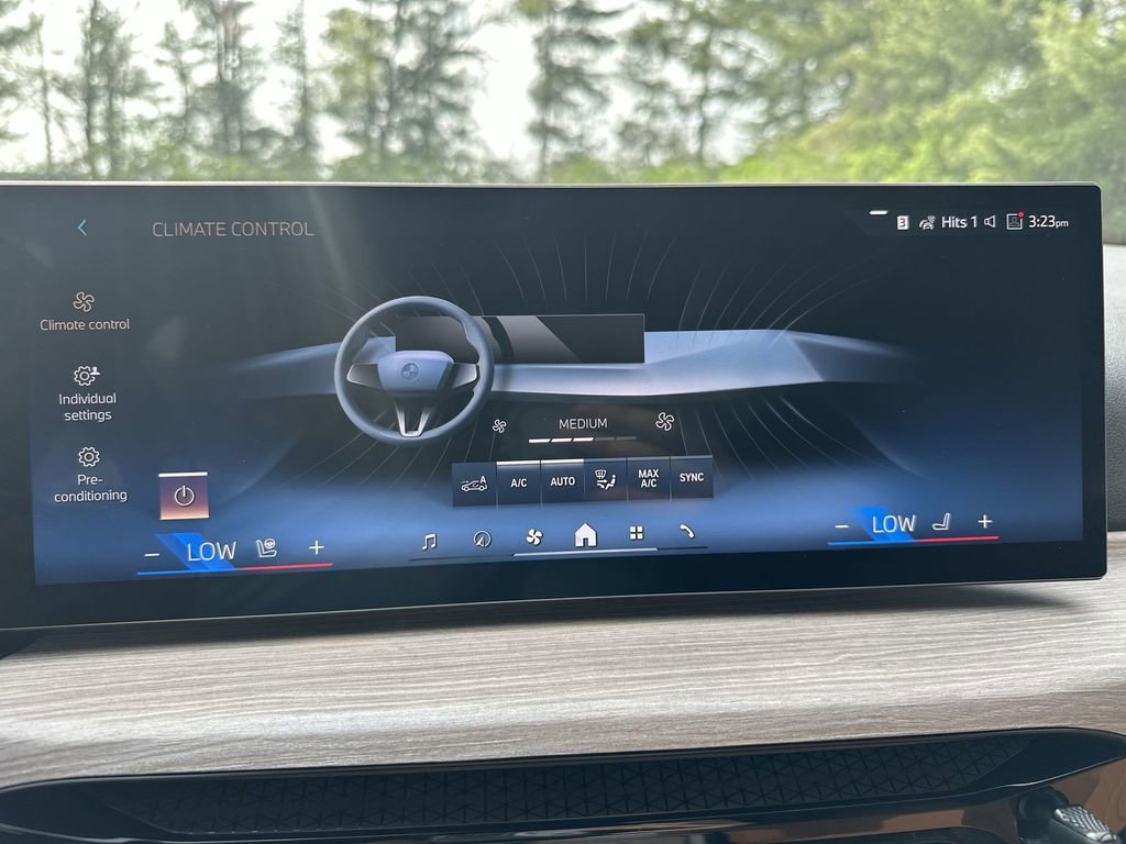 Used 2025 BMW 330i xDrive 330i xDrive w/ Premium Package image 22