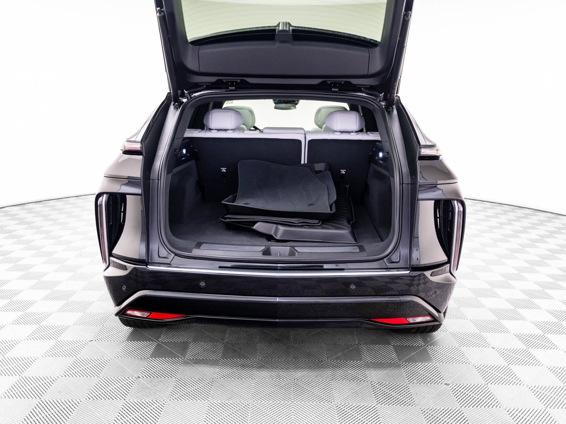 Certified 2024 Cadillac Lyriq Luxury RWD image 37