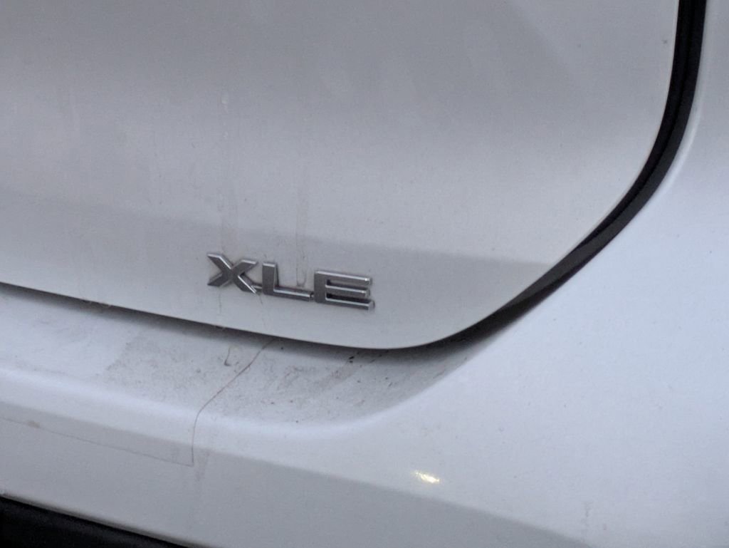 Used 2022 Toyota Highlander XLE image 8