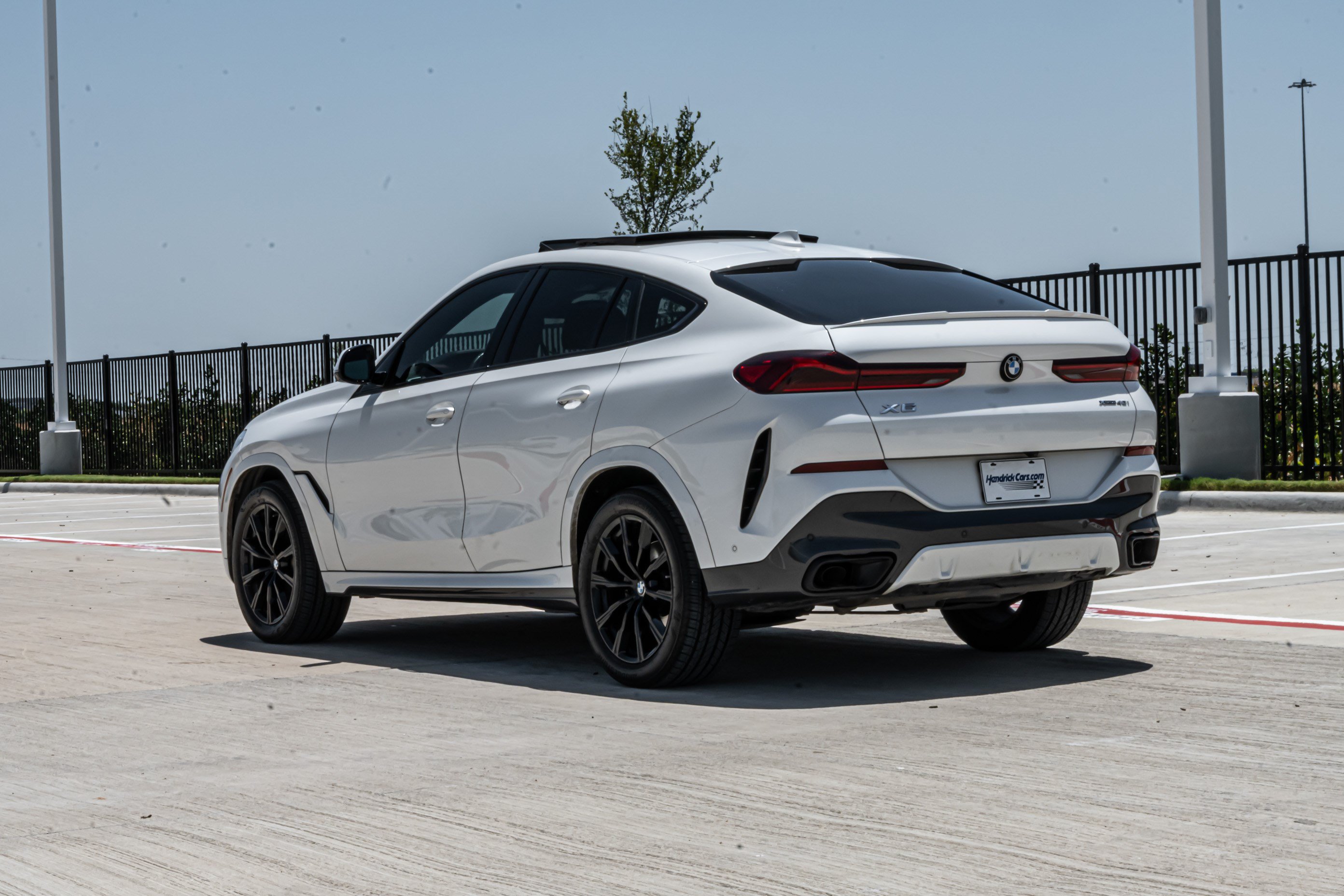 Used 2021 BMW X6 xDrive40i w/ M Sport Package AWD/4WD image 7