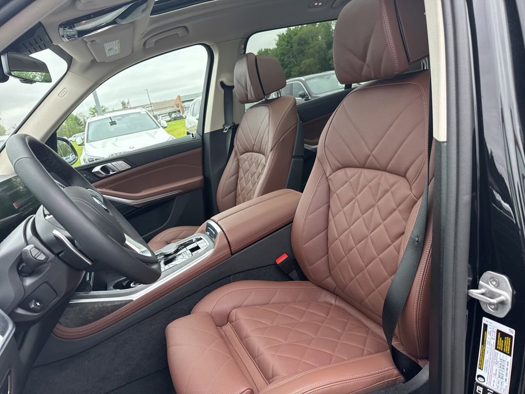 Used 2026 BMW X7 xDrive40i AWD/4WD image 9