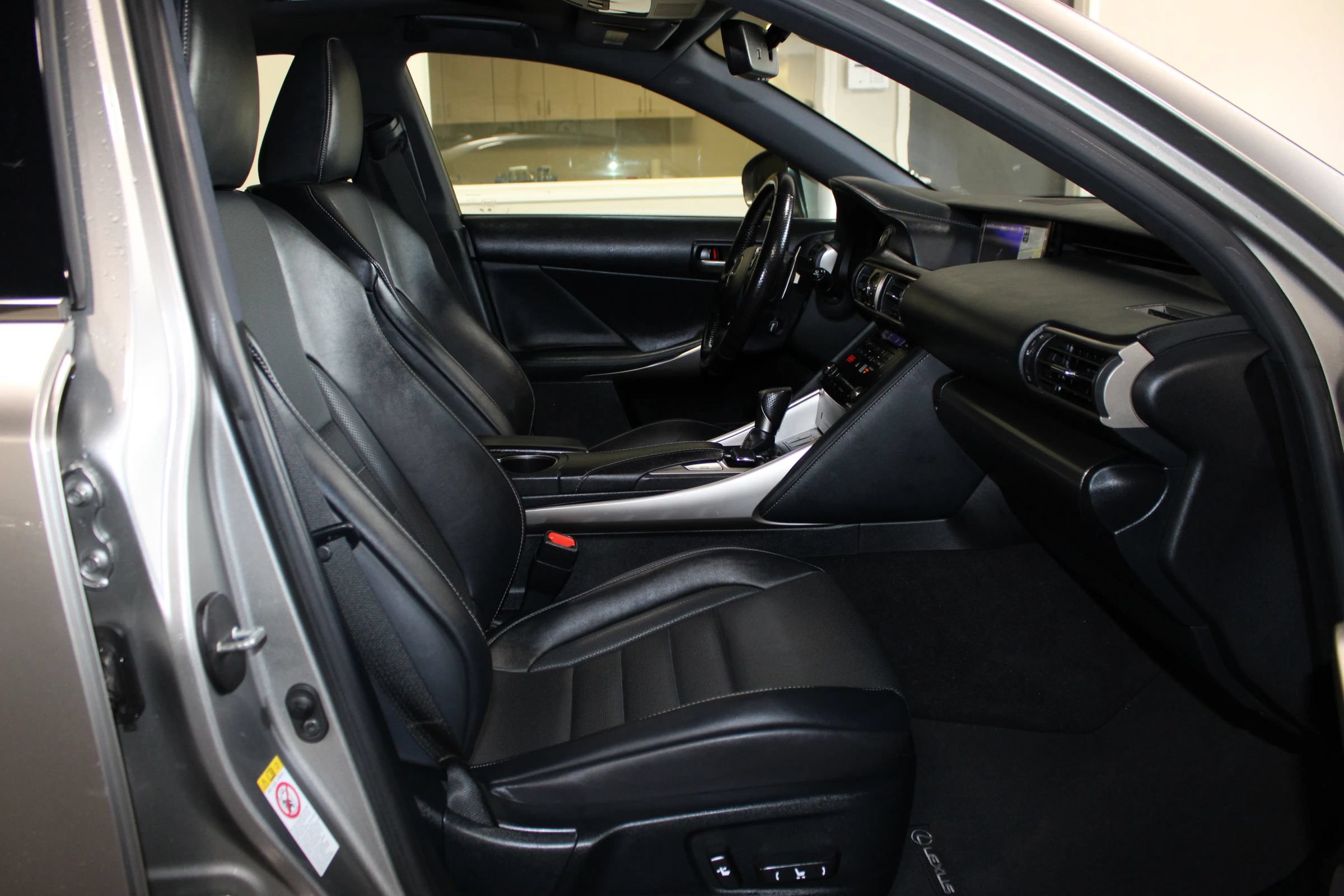 Used 2017 Lexus IS 350 AWD image 32