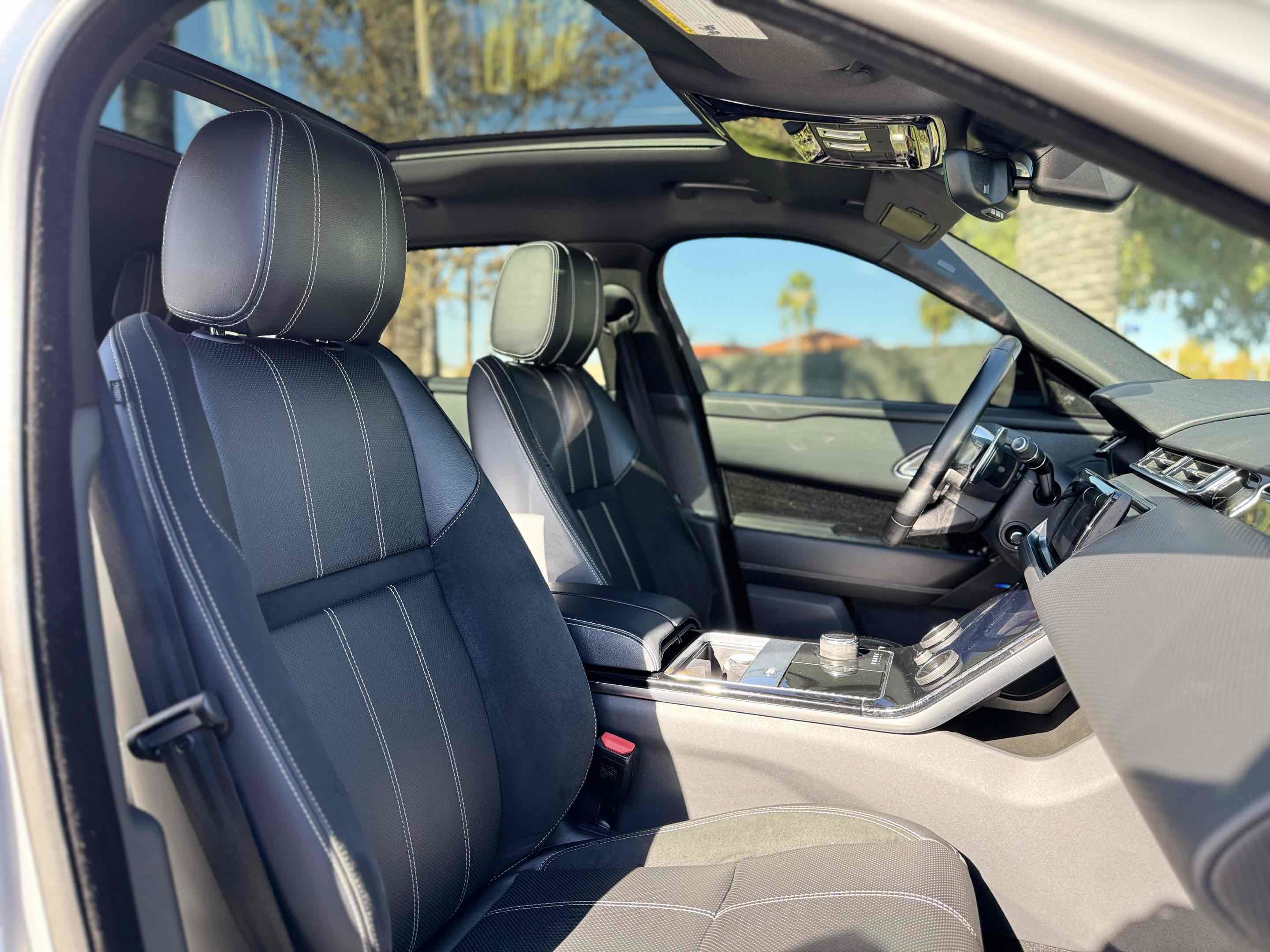 Used 2020 Land Rover Range Rover Velar R-Dynamic S image 6