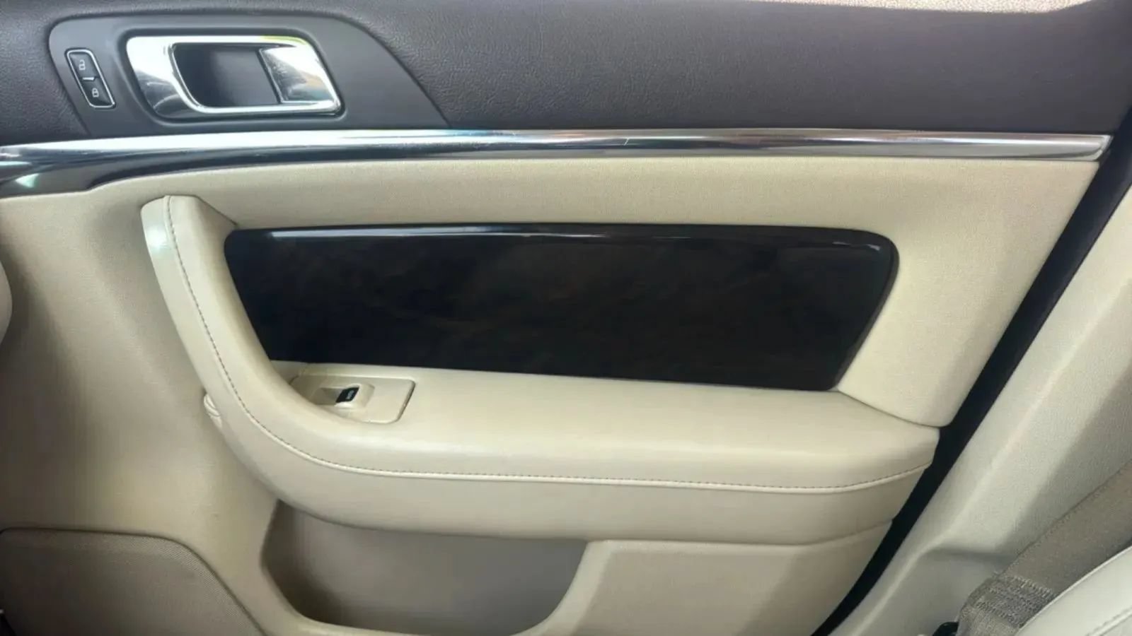 Used 2014 Lincoln MKS w/ Equipment Group 101A FWD image 15