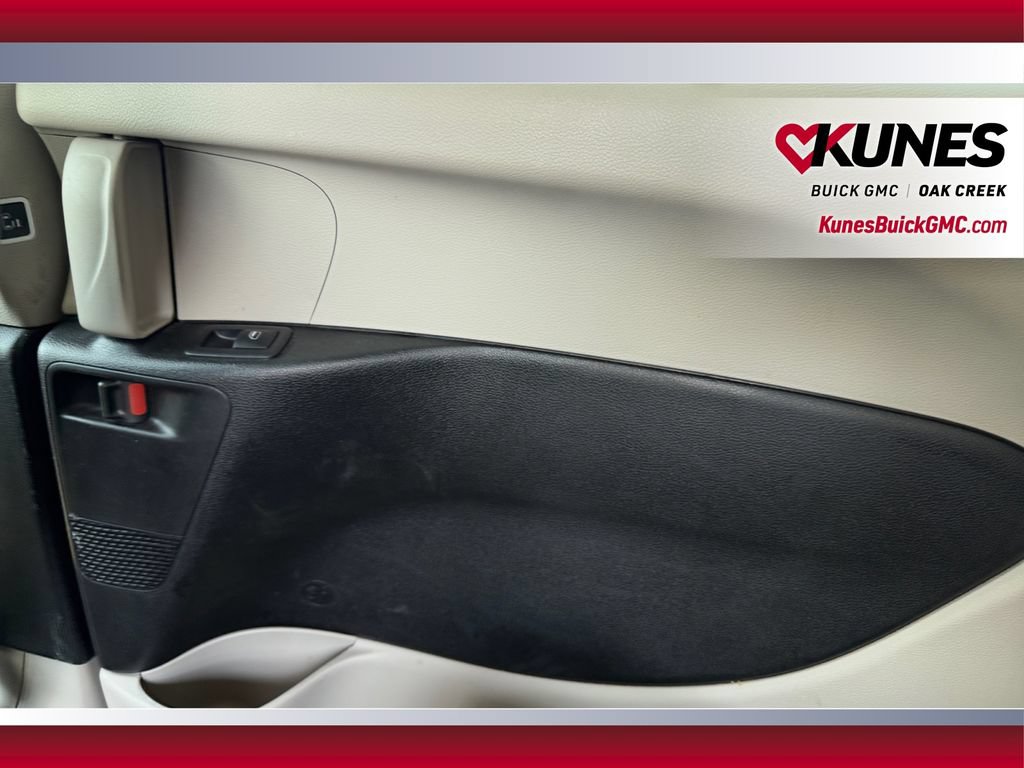 Used 2024 Chrysler Pacifica Touring-L FWD image 37