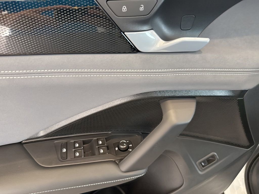 New 2025 Volkswagen Tiguan SE R-Line image 18