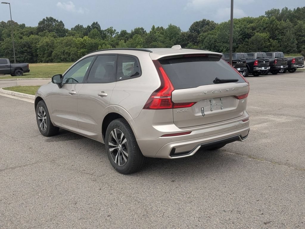 Used 2025 Volvo XC60 B5 Core AWD/4WD image 3