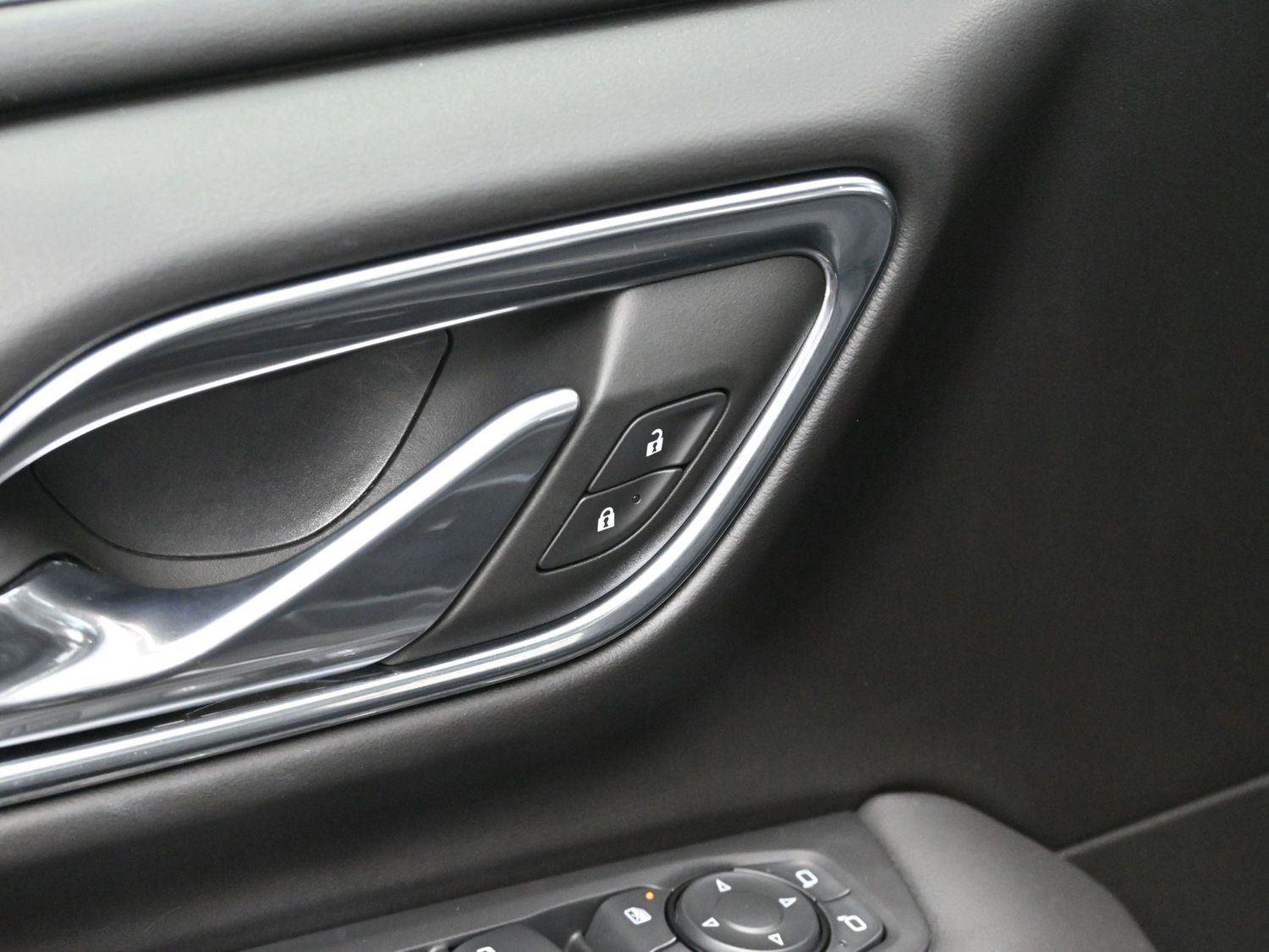 Used 2023 Chevrolet Tahoe Z71 w/ Luxury Package AWD/4WD image 10